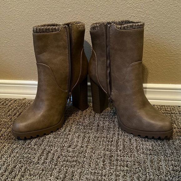 Shoedazzle heeled boots - Picture 3 of 4